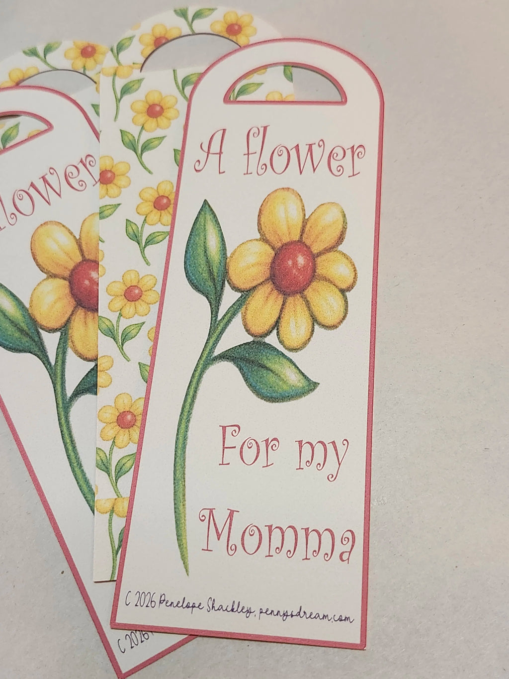 Floral bookmark with text 'A flower for my Momma' on a light background
